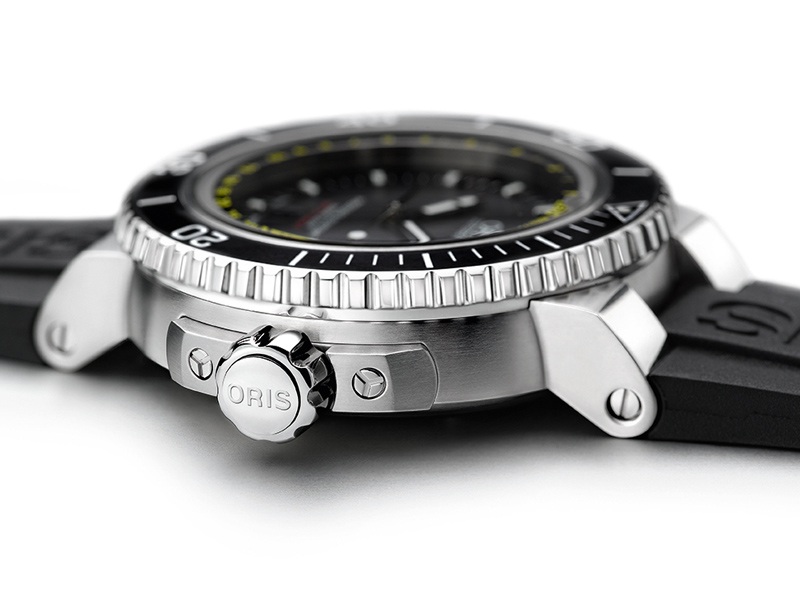 dive watch with depth gauge